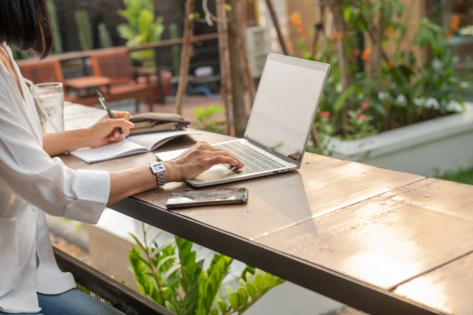 women working freelance on laptop